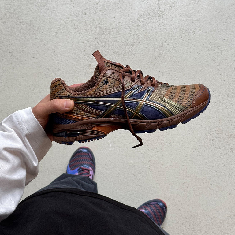 Asics UB9-S GEL-DS Trainer 14 onfeet