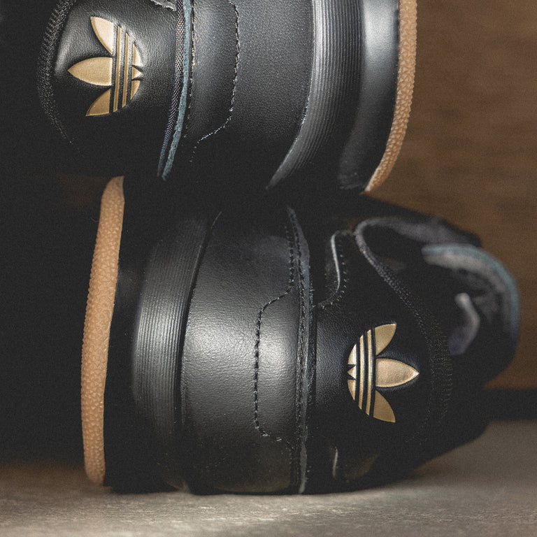 Adidas Mundial FC onfeet