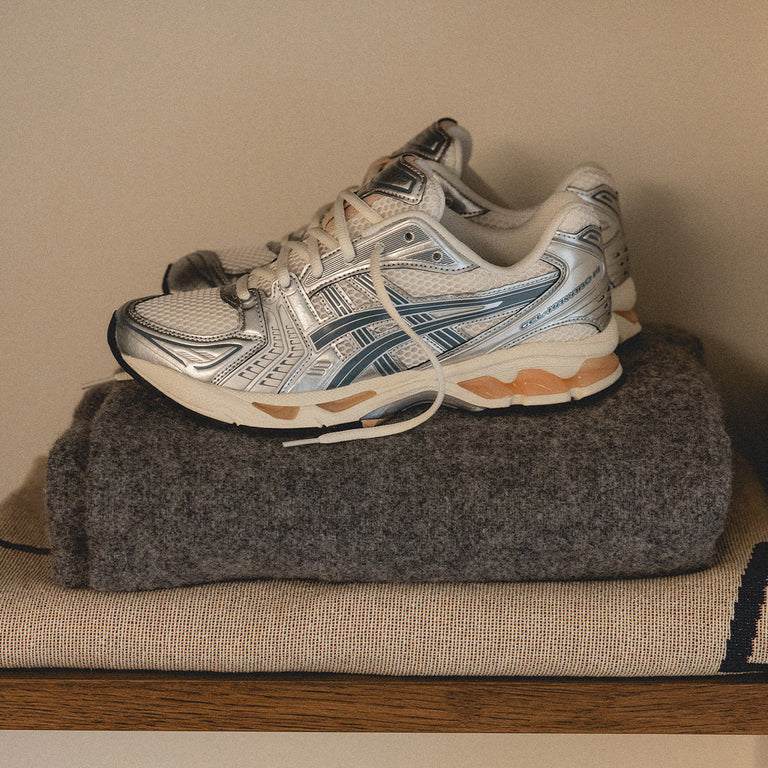 Asics GEL-Kayano 14 onfeet