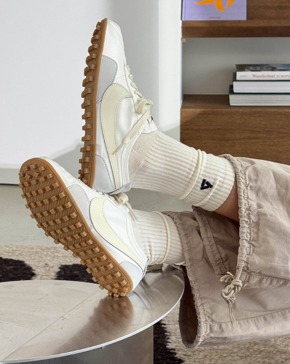 新品未使用 Nike Women's Moon Shoe OG Nike Wmns Moon Shoe OG sneakers » bestel nu online!