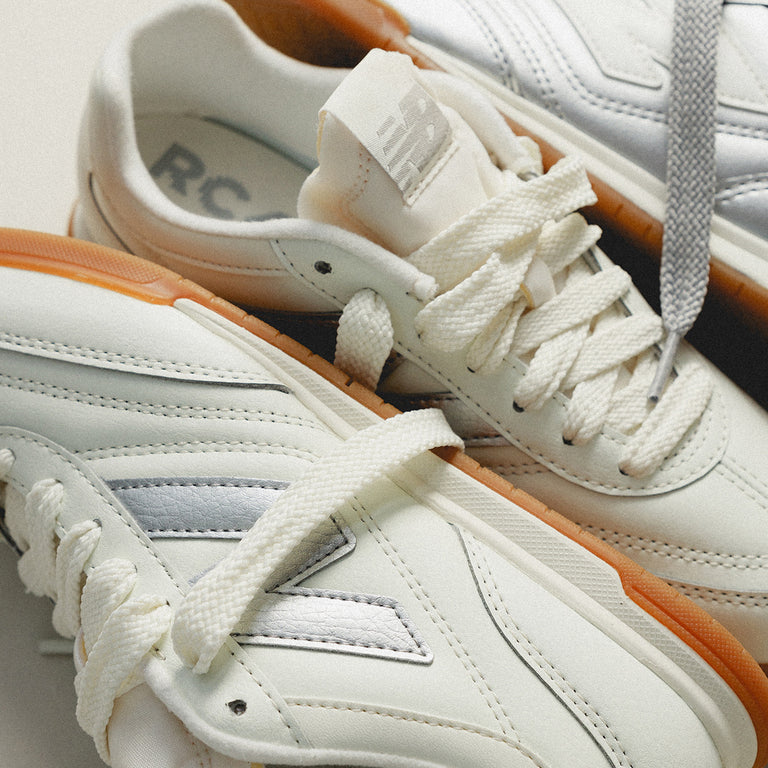 New Balance URC42CB onfeet