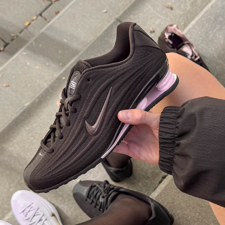 Nike Wmns Shox Z onfeet