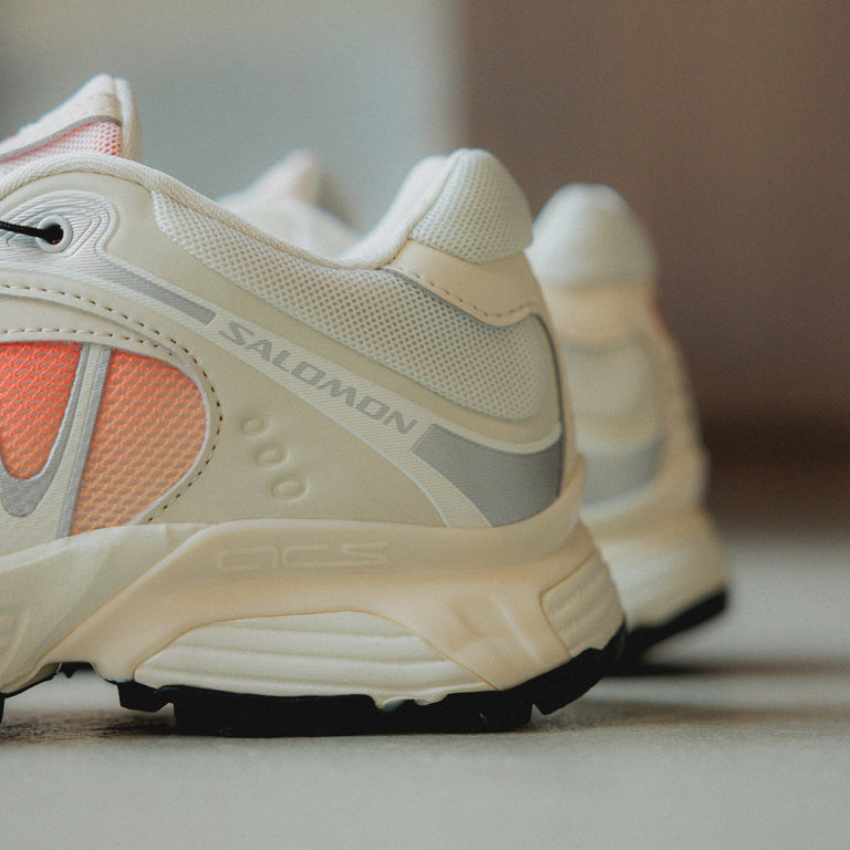 Salomon XT-Whisper onfeet