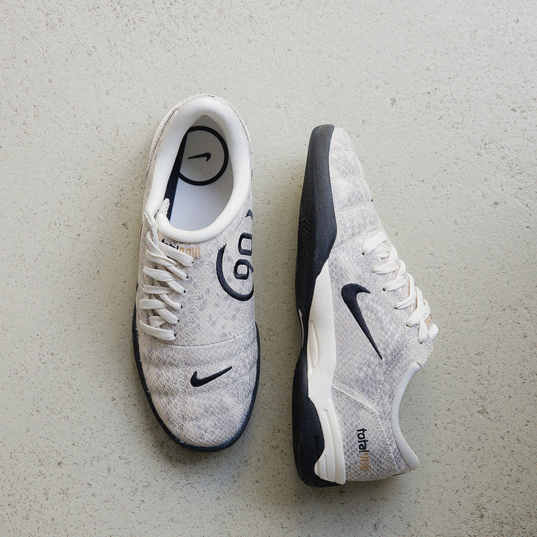 Nike Wmns Total 90 SE onfeet