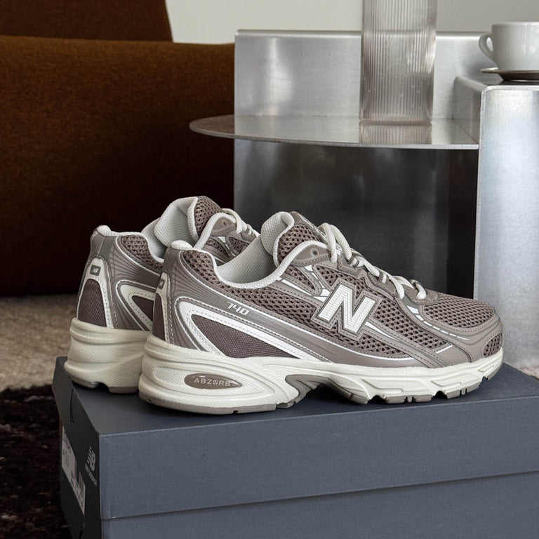 New Balance U740SA2 onfeet