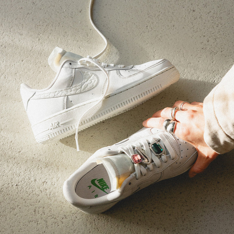 Nike Wmns Air Force 1 Low Premium onfeet