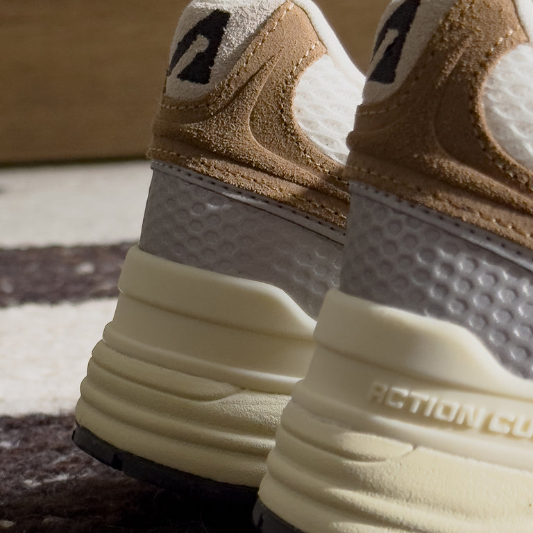 Autry Hyperway W *Suede / Mesh* onfeet