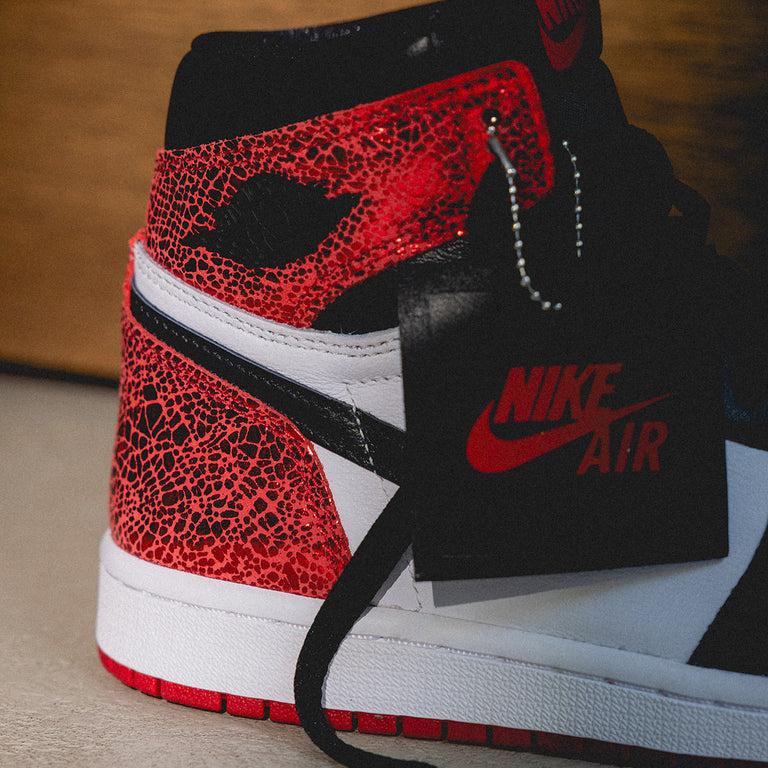 Nike Wmns Air Jordan 1 Retro High OG *Varsity Red* onfeet