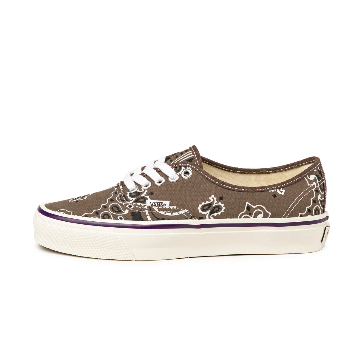 vans black gum sole outfit