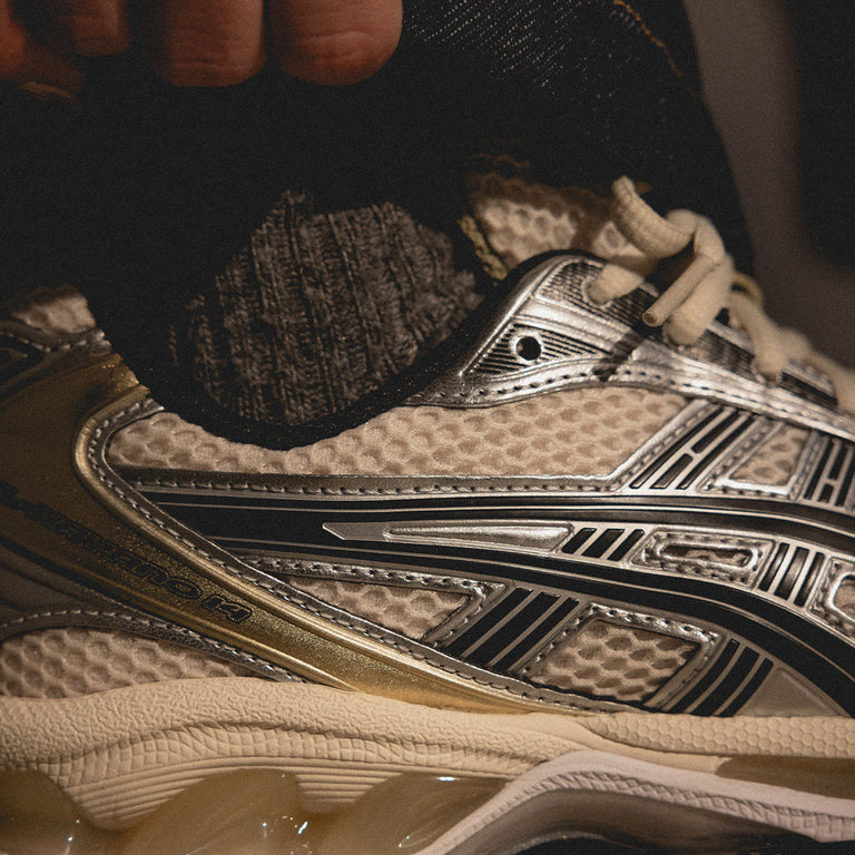 Asics GEL-Kayano 14 onfeet