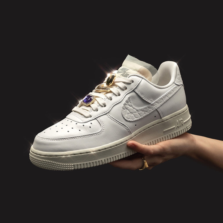 Nike Wmns Air Force 1 Low PRM onfeet