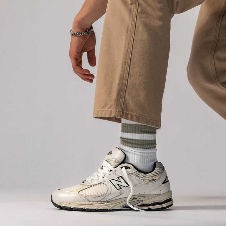 New Balance ML2002RQ onfeet