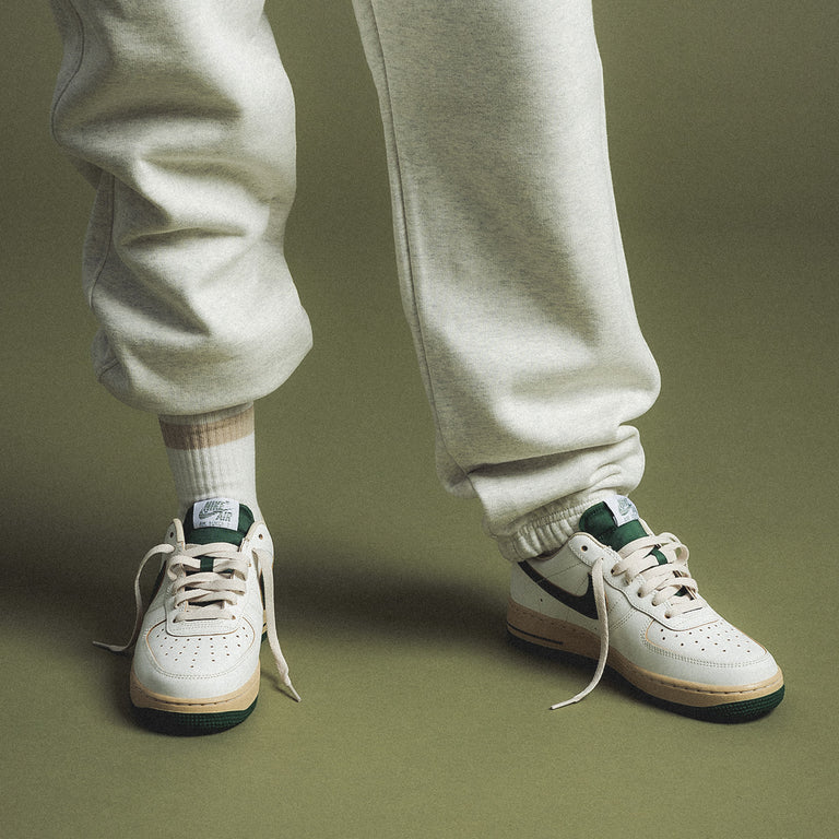 Air force 1 07 lv8 on feet store