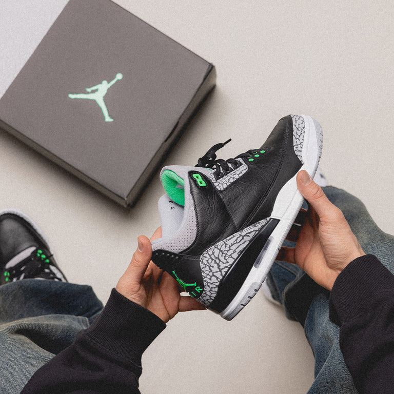 Nike Air Kids Jordan 3 Retro *Green Glow* onfeet