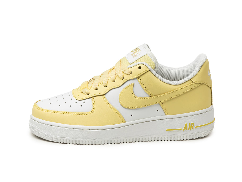 Nike air force with yellow clearance