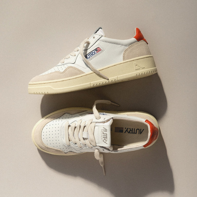 Autry Medalist W *Leather / Suede* onfeet