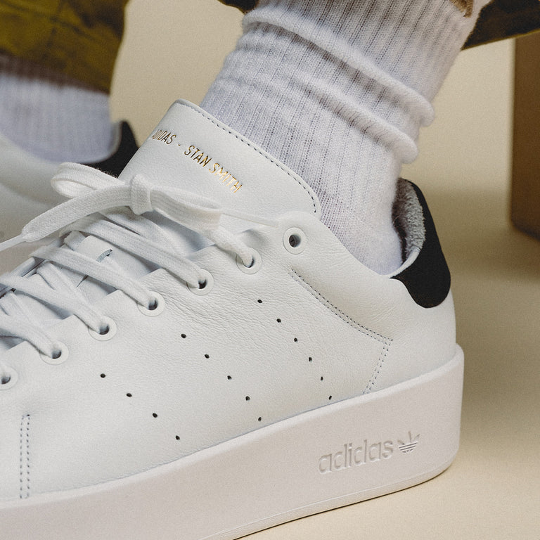 Unisex stan smith sneakers in black deals and white