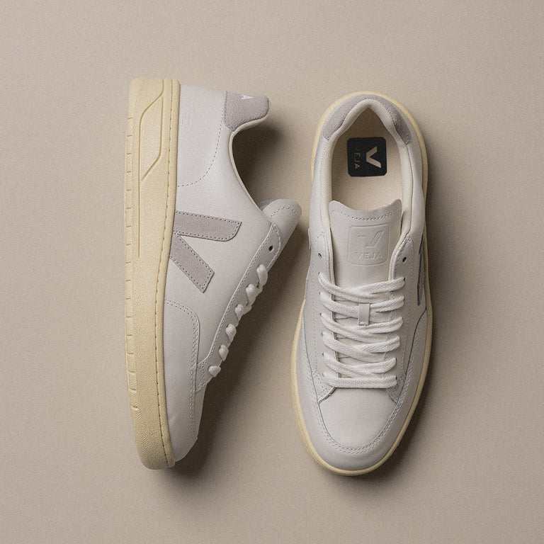 Veja V-12 Leather onfeet