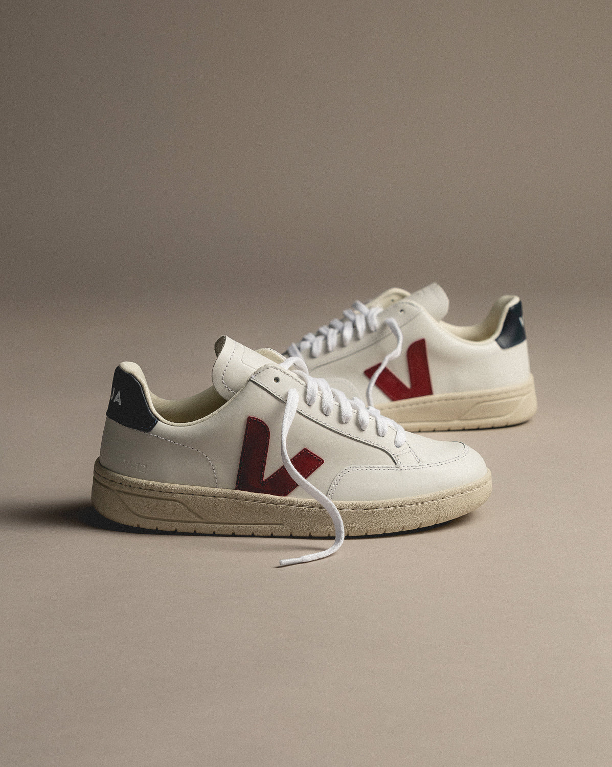 Veja V-12 Leather Sneaker » Buy online now!