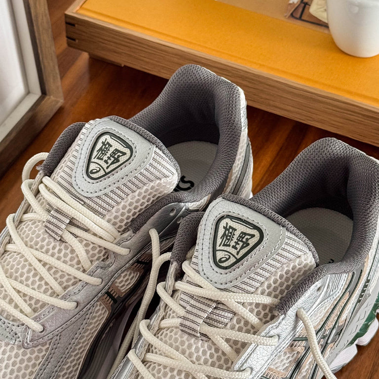 Asics GEL-Kayano 12.1 onfeet