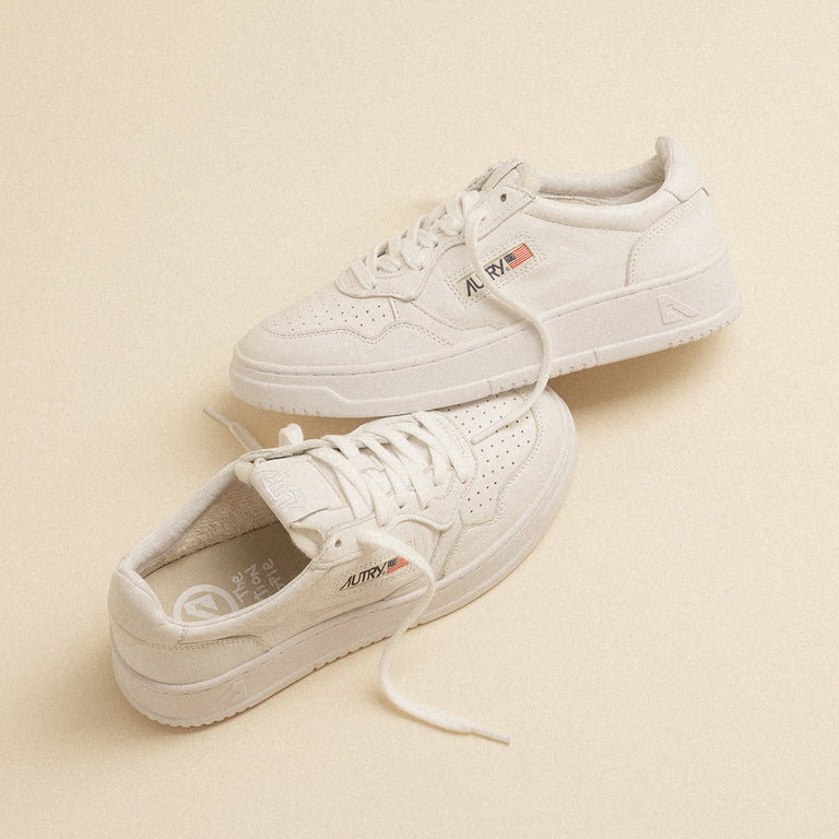 Autry Medalist W *Solid Goat* onfeet