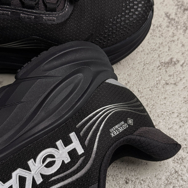 HOKA Clifton 11 GTX onfeet
