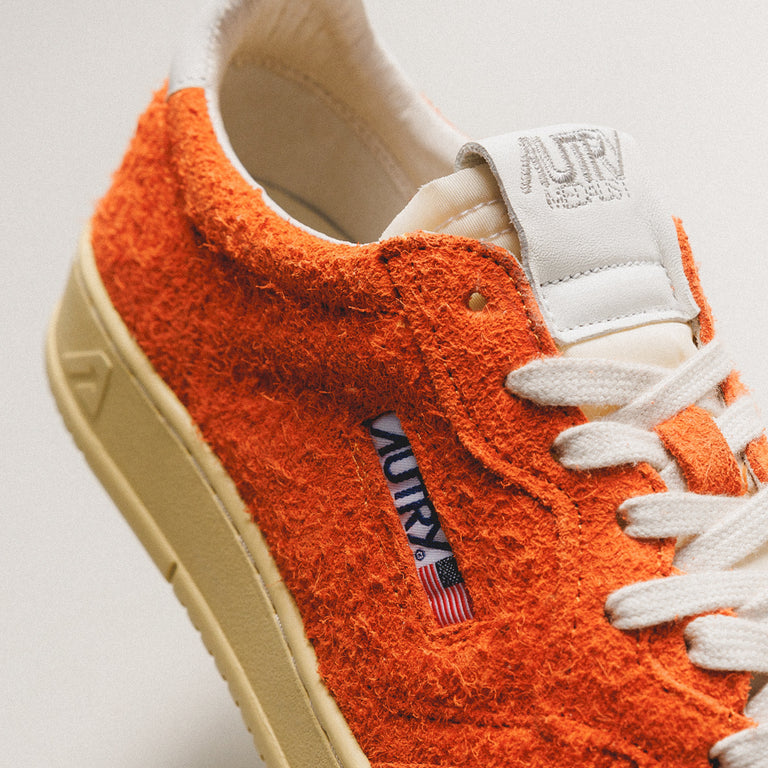 Autry Medalist *Hairy Suede* onfeet