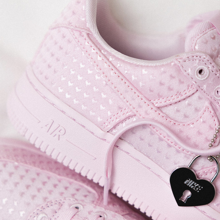 Nike Wmns Air Force 1 '07 Low SE *Valentines Day* onfeet