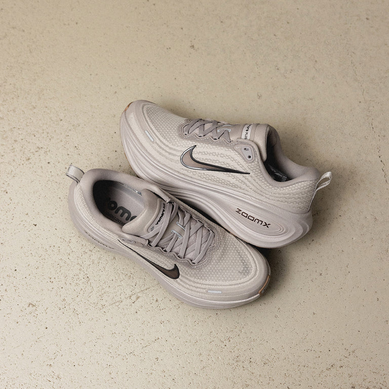 Nike Vomero Plus onfeet