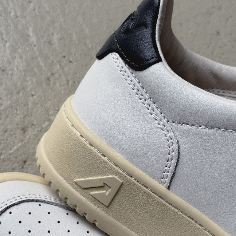 Autry Medalist onfeet