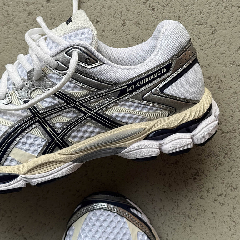 Asics GEL-Cumulus 16 onfeet