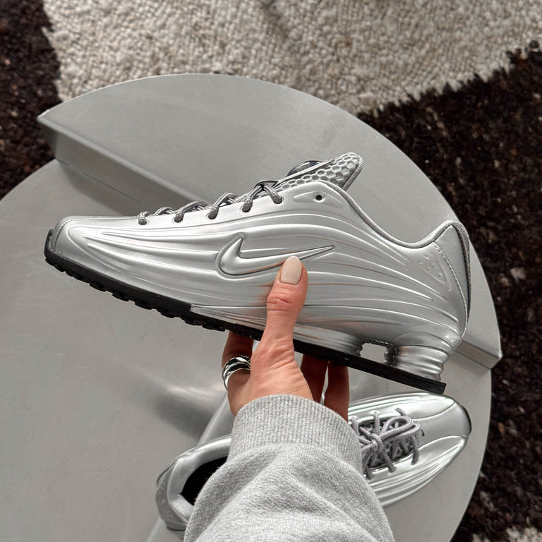 Nike Wmns Shox Z onfeet