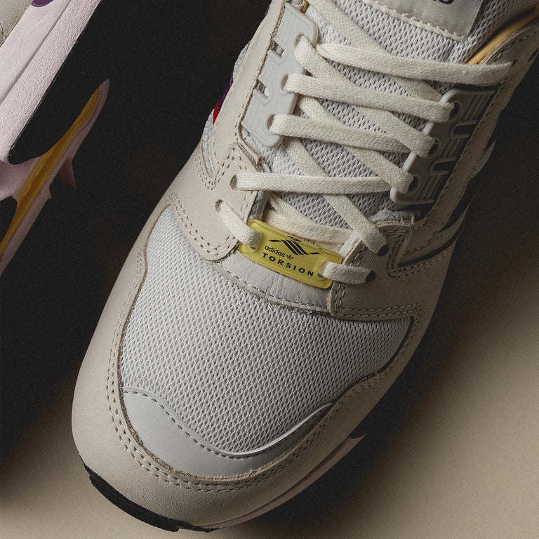 Adidas ZX 8000 onfeet