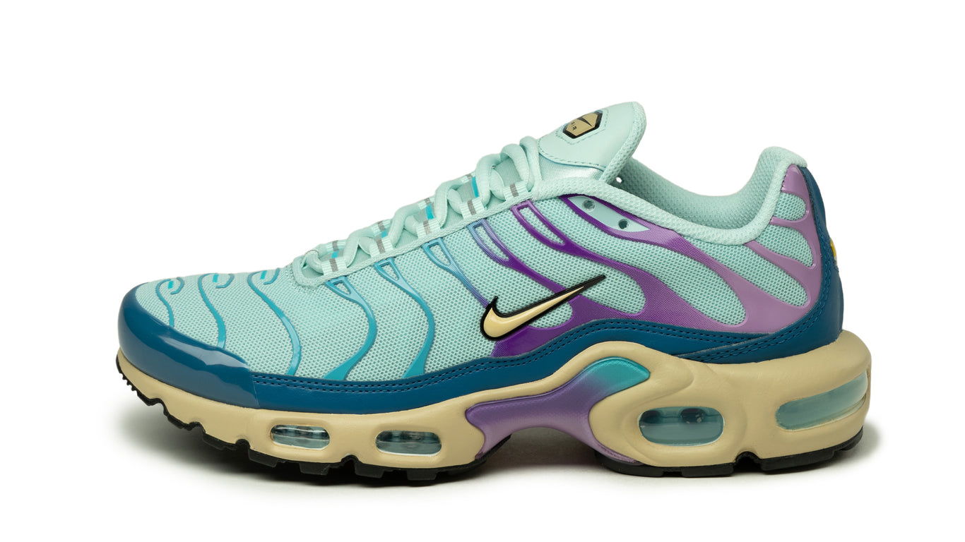 Air max plus pink white and blue top