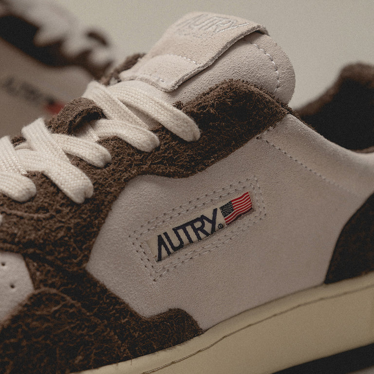 Autry Medalist *Suede / Long Suede* onfeet