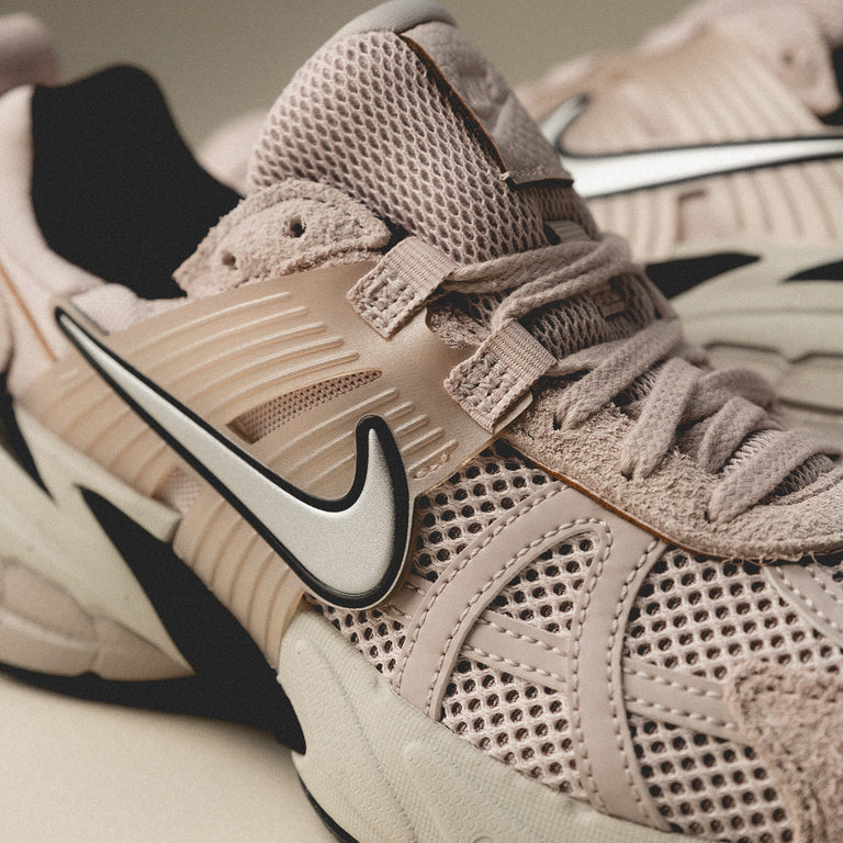 Nike Wmns V2K Run onfeet