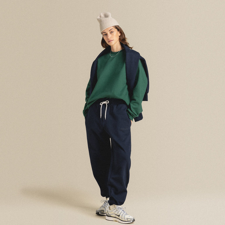 Asphaltgold Essential Crewneck onfeet