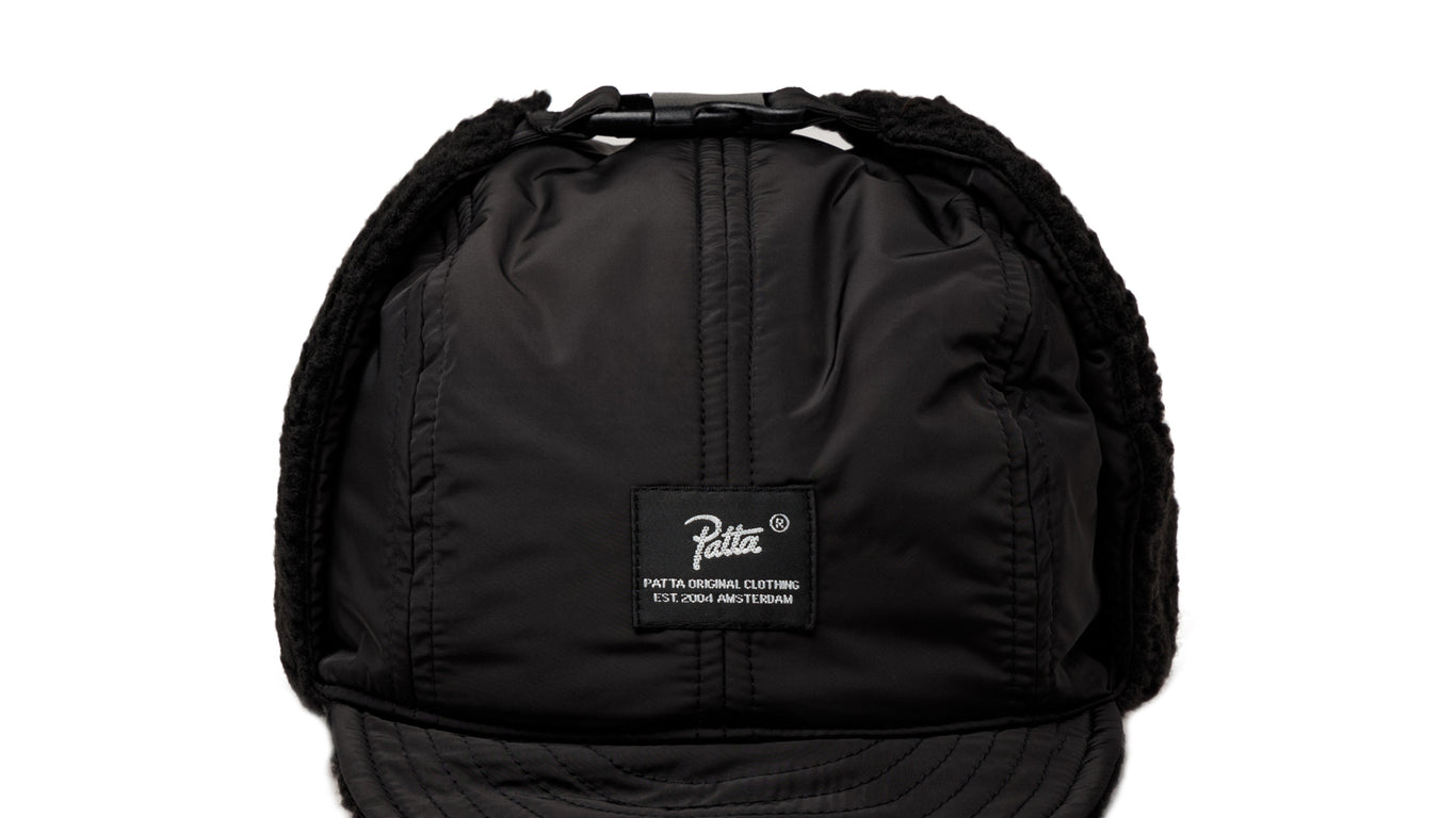 ◆FOLNUA◆ REVERSIBLE TEDDY EARFLAP CAP BLACK F24FWFSHT040BK Patta Reversible Hunting Flap Cap | Accessoires » Buy online