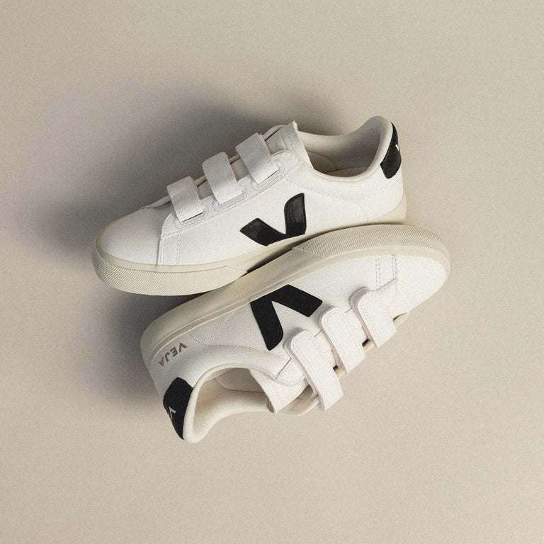 Veja Recife W Logo onfeet