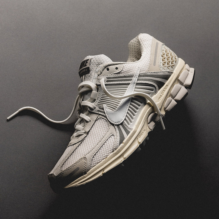 Nike Zoom Vomero 5 onfeet