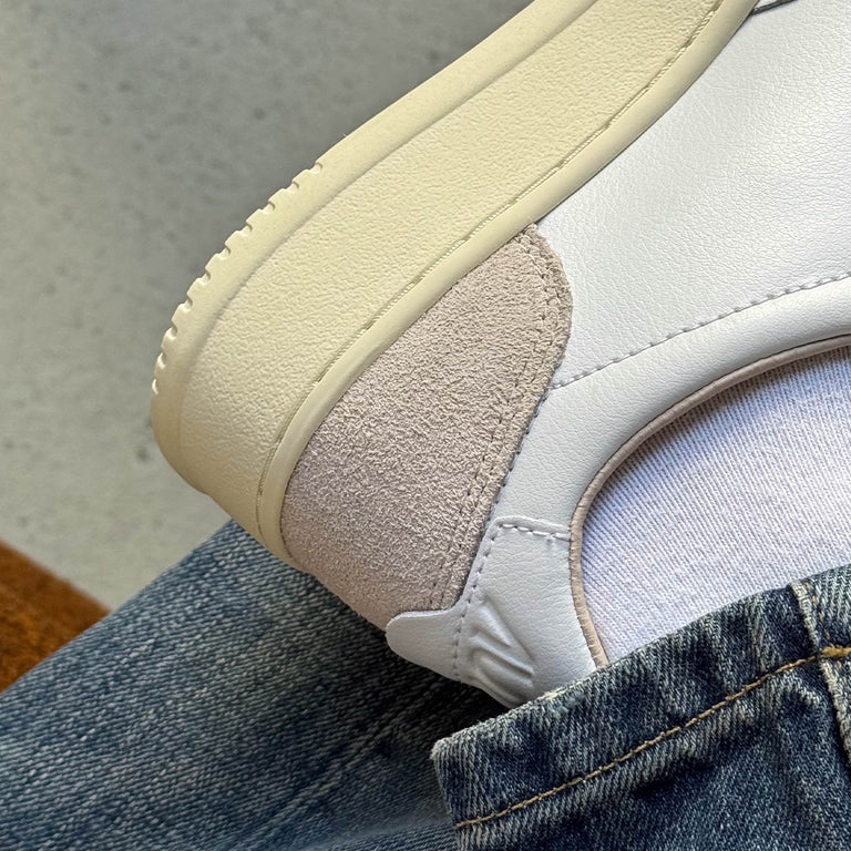 Autry Medalist W *Leather / Suede* onfeet