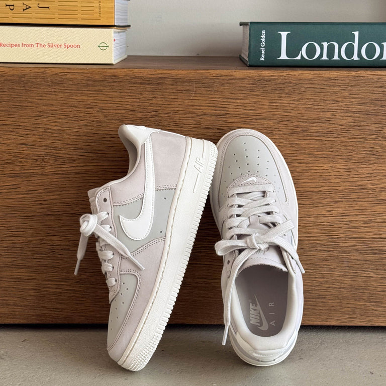 Nike	Wmns Air Force 1 Retro PRM onfeet