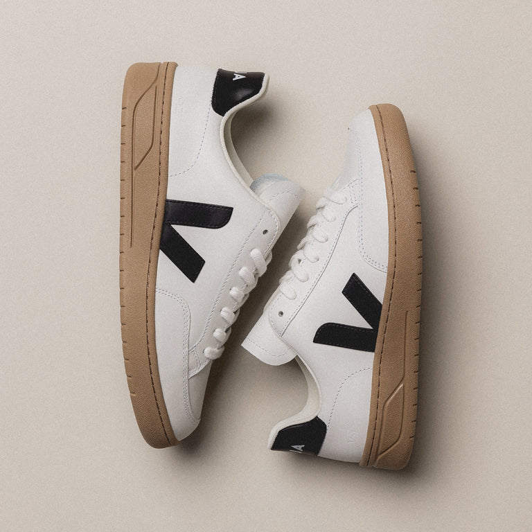 Veja V-12 Leather onfeet