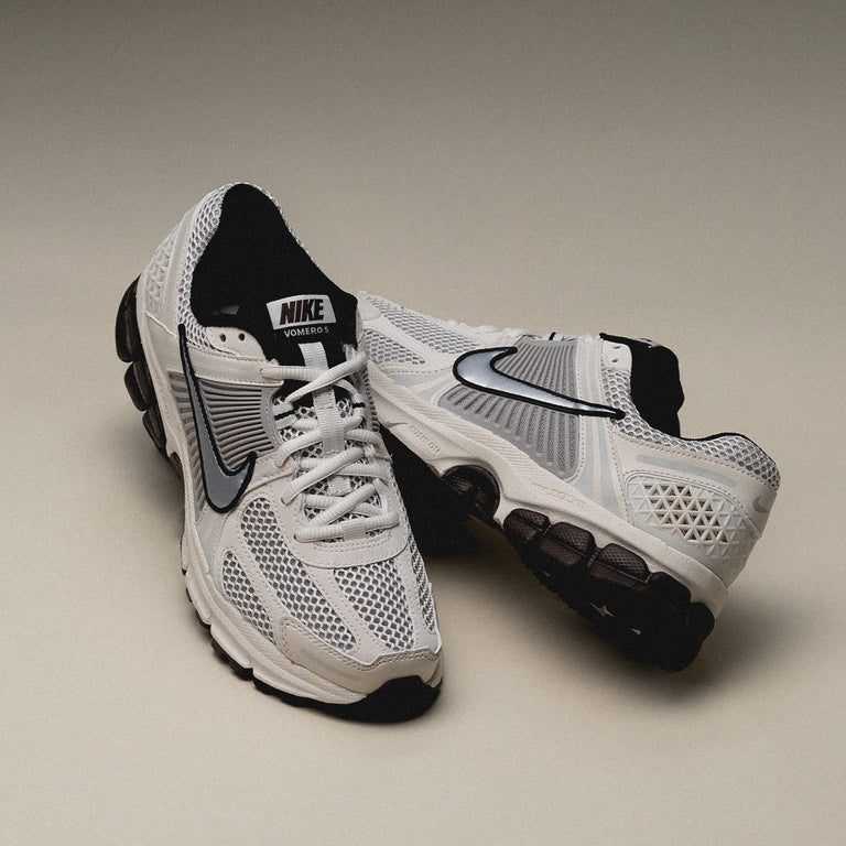 Nike Wmns Zoom Vomero 5 onfeet