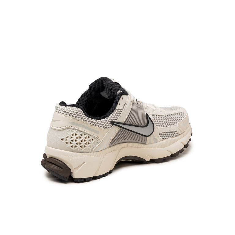 Nike Wmns Zoom Vomero 5