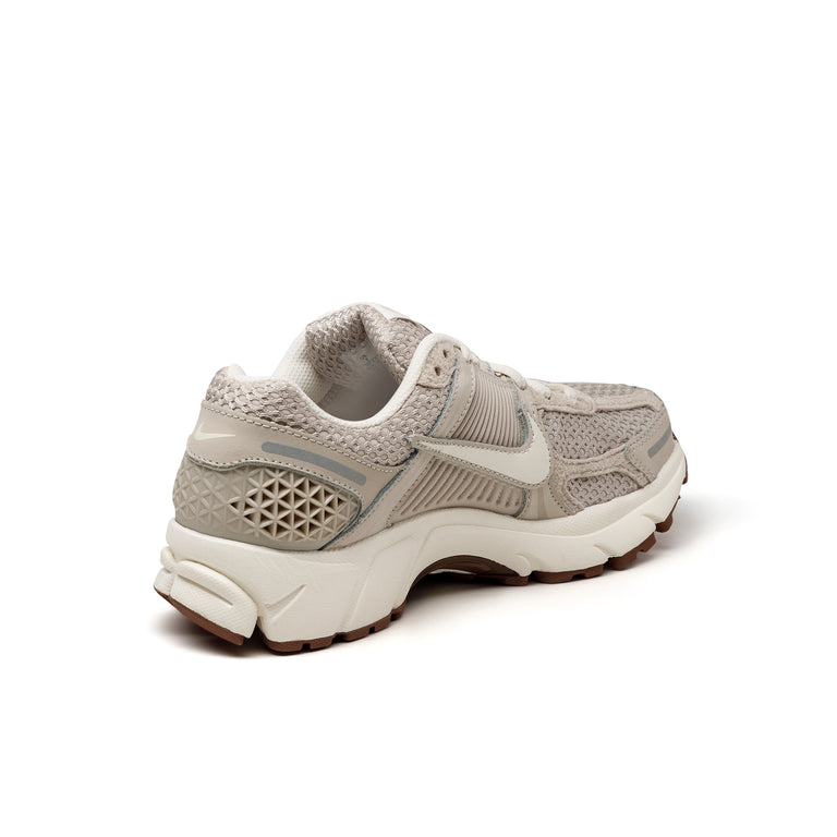 Nike Wmns Zoom Vomero 5