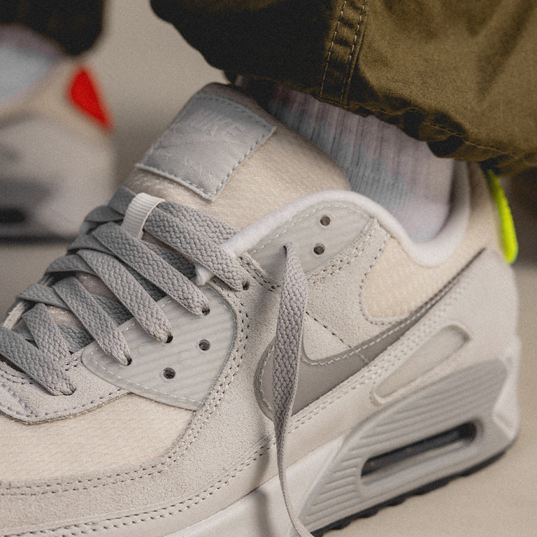 Nike Air Max 90 onfeet