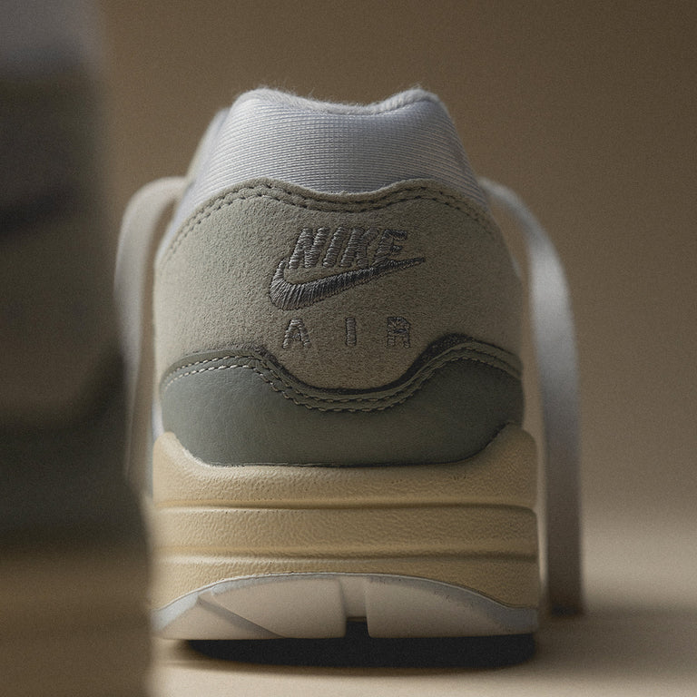 Nike Wmns Air Max 1 '87 onfeet