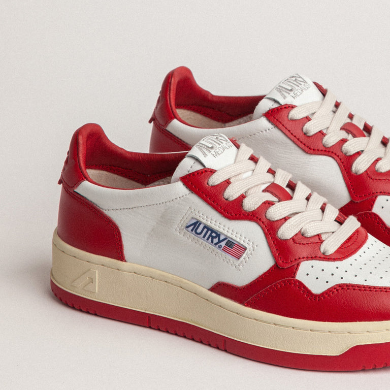 Autry Medalist onfeet