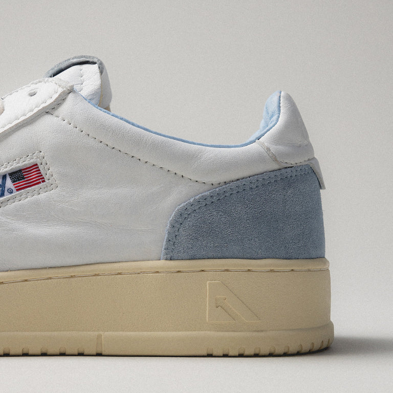 Autry Medalist *Goat / Suede* onfeet